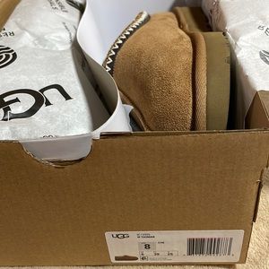 NEW IN BOX UGG Tasman Chestnut Size 8